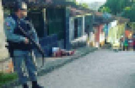 Jovem é morto com tiro no pescoço na região metropolitana