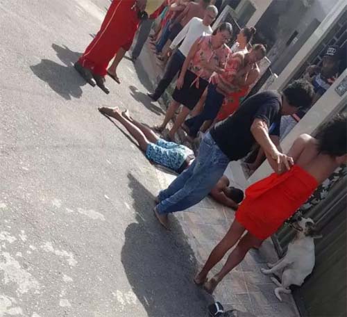 Jovem é morto em via pública com 16 tiros de pistola na região metropolitana