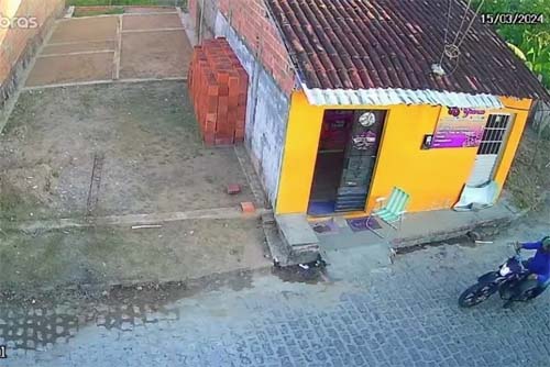 Polícia Civil divulga imagem da tentativa de identificar os suspeitos do assassinato de um homem