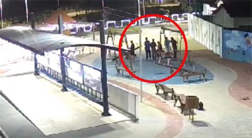 Câmeras flagram momento em que jovem é executado a tiros em praça pública de Santa Luzia do Norte