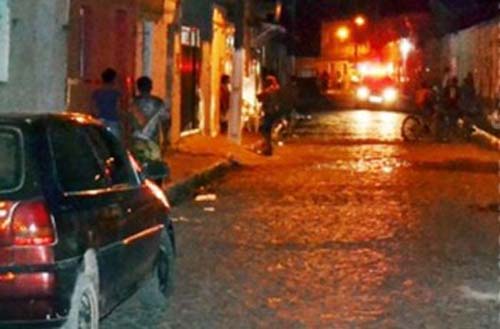 Menor de 16 anos é assassinado a tiros dentro de casa em São Miguel dos Campos