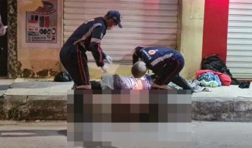 Jovem é morto a tiros em calçada de loja, em São Miguel dos Campos