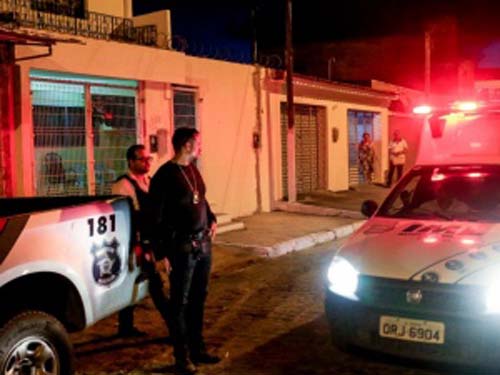 Dois jovens são assassinados em menos de 5 horas na capital