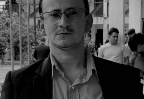 Em Viçosa na Zona da Mata: Coreógrafo é Morto de Forma Violenta e Corpo é Encontrado Envolto em Tapete