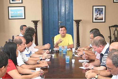 Cristiano Matheus reúne secretariado para definir II Flimar