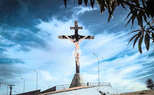 Crucifixo com 17 metros vira atração turística e religiosa em Taquarana