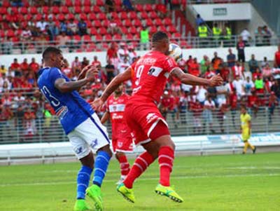 Em clássico pegado, CRB e CSA empatam sem gols no Rei Pelé
