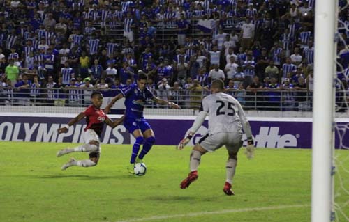 CSA leva 4 a 0 do Athletico em pleno Rei Pelé e segue na vice-lanterna da Série A