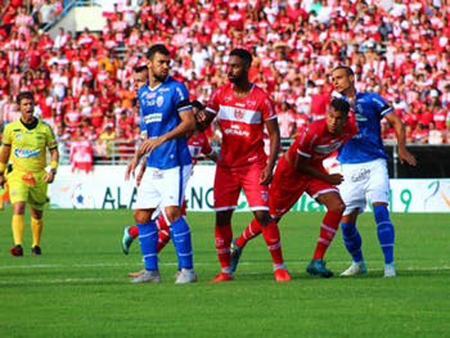 Visando o clássico pela Copa do Nordeste, CSA e CRB intensificam treinos no carnaval