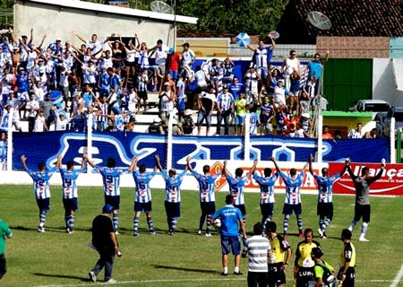 CRB toma susto, mas vence o CEO e ainda sonha com classificação