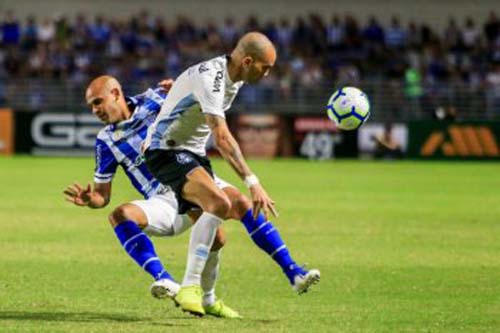 CSA cansa, mas segura o Grêmio no Rei Pelé