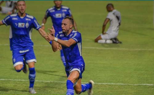 CSA vence Ponte Preta de virada, se aproxima do G4 e começa a sonhar com acesso