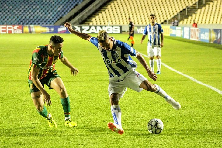 Com um a menos, CSA arranca virada e bate o Sampaio por 3 a 2 no Castelão