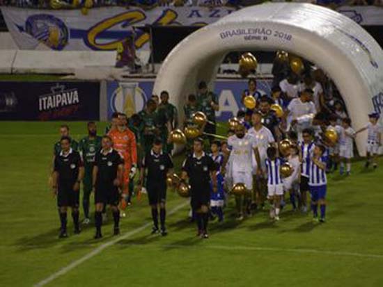 CSA marca no final, vence o Juventude e segue na briga pela liderança da Série B