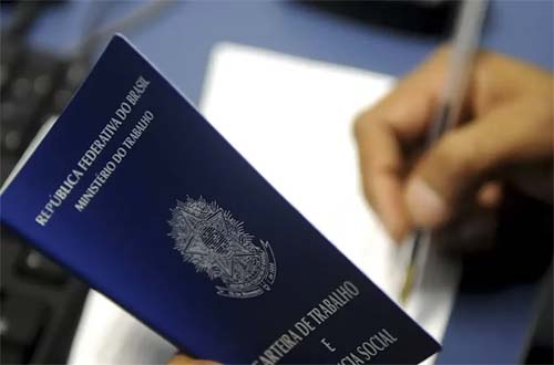 Taxa de desemprego fica em 7,9%; índice é o menor em 10 anos