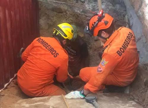 Anciã de 71 anos é morta a facadas e corpo é jogado em fossa séptica