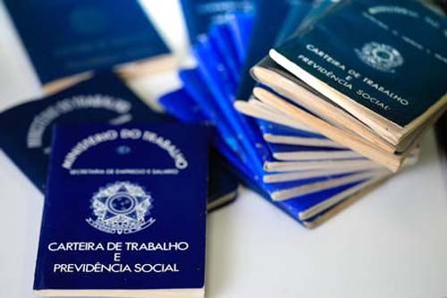 Suspensão de contrato poderá reduzir 13º salário à metade este ano