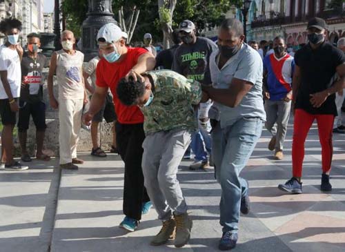 EUA aplicam sanções após repressão a protestos em Cuba; Biden diz ser só o começo