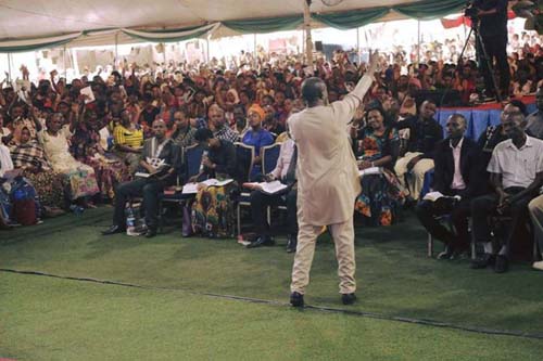 Juristas Evangélicos apelam a pastores para suspender cultos