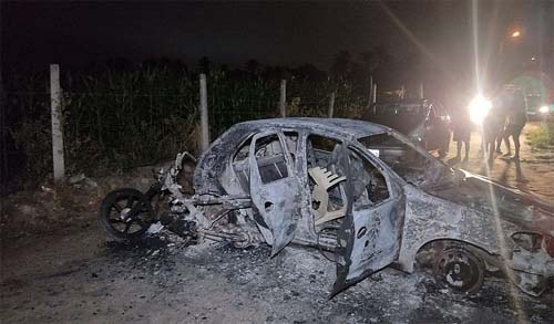 Homem incendeia carro e moto por não aceitar fim de relação com mulher, em Arapiraca