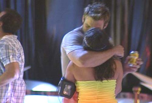 Dança em festa provoca ciúmes em exDança em festa provoca ciúmes em ex-namorada