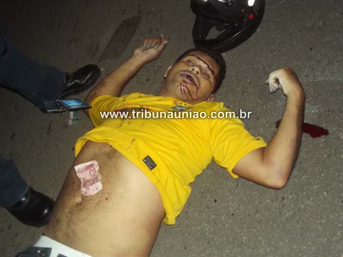 Colisão frontal entre Gol e motocicleta deixa uma vitima fatal na BR-104 em Murici