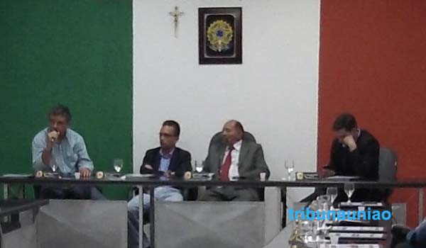 Empresário explica aos Vereadores de União a necessidade da expansão do Parque Industrial