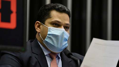 Promotores pedem investigação contra Alcolumbre por suposta prevaricação