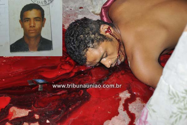 Assassinos matam rapaz com três tiros de revolver e esmagam sua cabeça com pedra de concreto na periferia de União