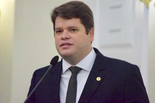 Deputado entrega Comenda Audálio Dantas a secretário de Comunicação Ênio Lins