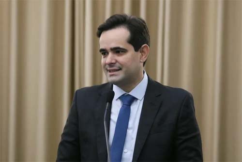 Decisão judicial revoga limitação a deputado que criticou agentes de trânsito