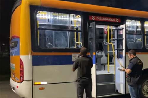 Incidente incomum na PE-15: dedo humano é localizado na janela de um ônibus em Olinda