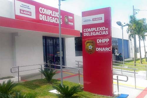 Suspeito de matar vizinha transexual a facadas é preso em Rio Largo