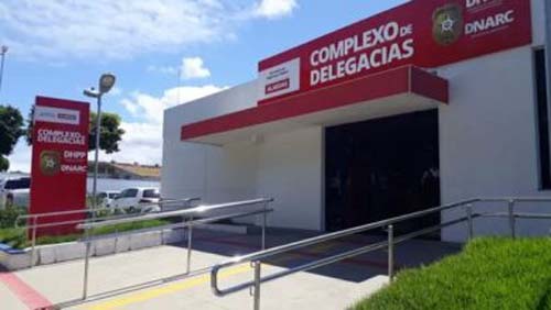 Polícia prende homem que matou esposa a facadas em Maceió e ele confessa crime