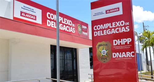 Pai encontra filho morto a tiros dentro de casa em Riacho Doce