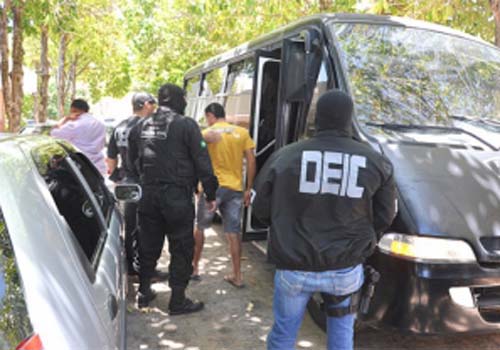 Presa quadrilha que vendia drogas em domicílio sob o comando de detento 