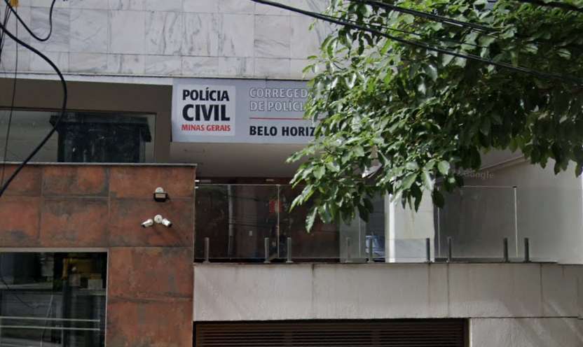 Delegado suspeito de receber propina se entrega à polícia