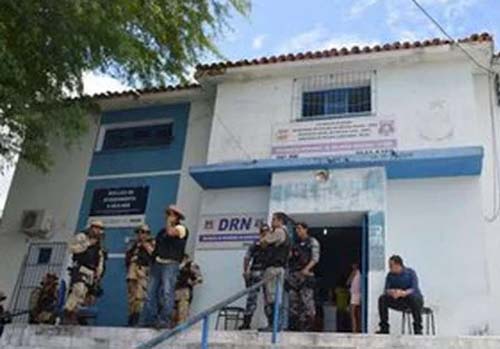 Dupla é assassinada a tiros em bar no município de Delmiro Gouveia