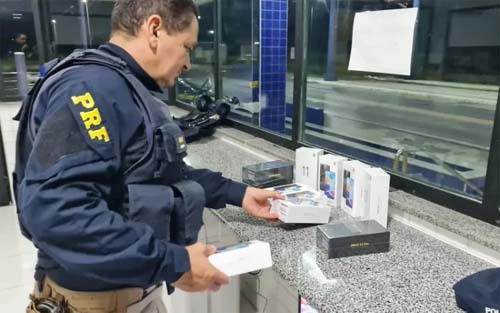 PRF apreende roupas e celulares sem nota fiscal em União dos Palmares