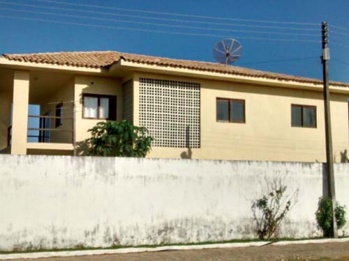 Idoso é acusado de importunação sexual após apalpar seios de atendente de padaria em Penedo