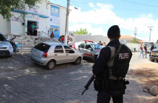 Polícia prende um e busca suspeito de vários crimes no Sertão Alagoano  