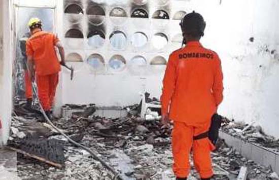 Teto de funerária do Sertão de Alagoas desaba após incêndio