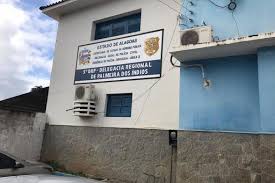 Homem é esfaqueado até a morte em praça pública