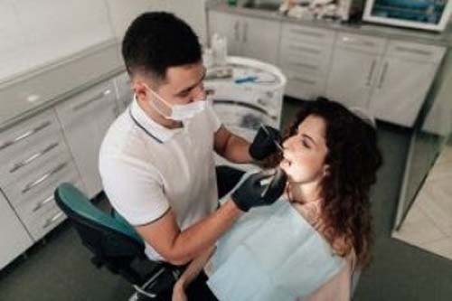 Maio Vermelho: conheça os sintomas e saiba como se prevenir contra o câncer de boca