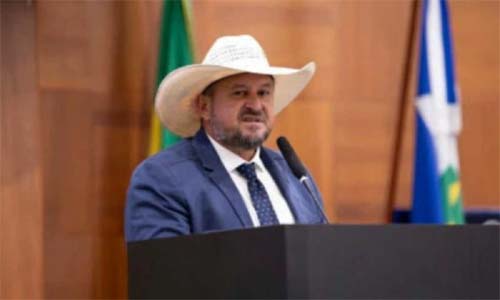 Deputado do PL derruba entrega de títulos para Moraes e Dino