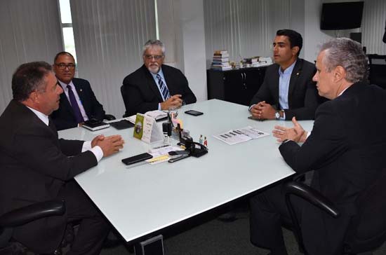 Deputado denuncia ao MP suposta prática de cadastro eleitoral na capital e no interior