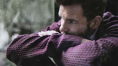 Entenda como a depressão é diferente nos homens e nas mulheres