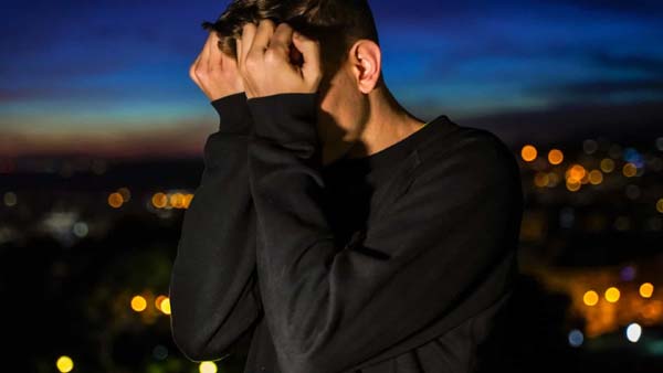 Homens sentem a depressão de modo diferente. Os seis sinais de alarme