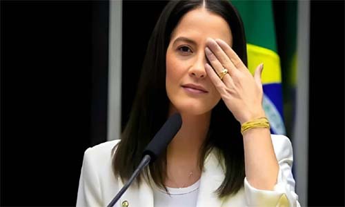 Deputada federal Amália Barros morre aos 39 anos