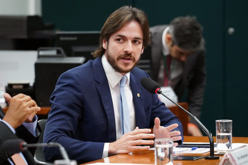 Comissão amplia recursos do petróleo para educação e saúde